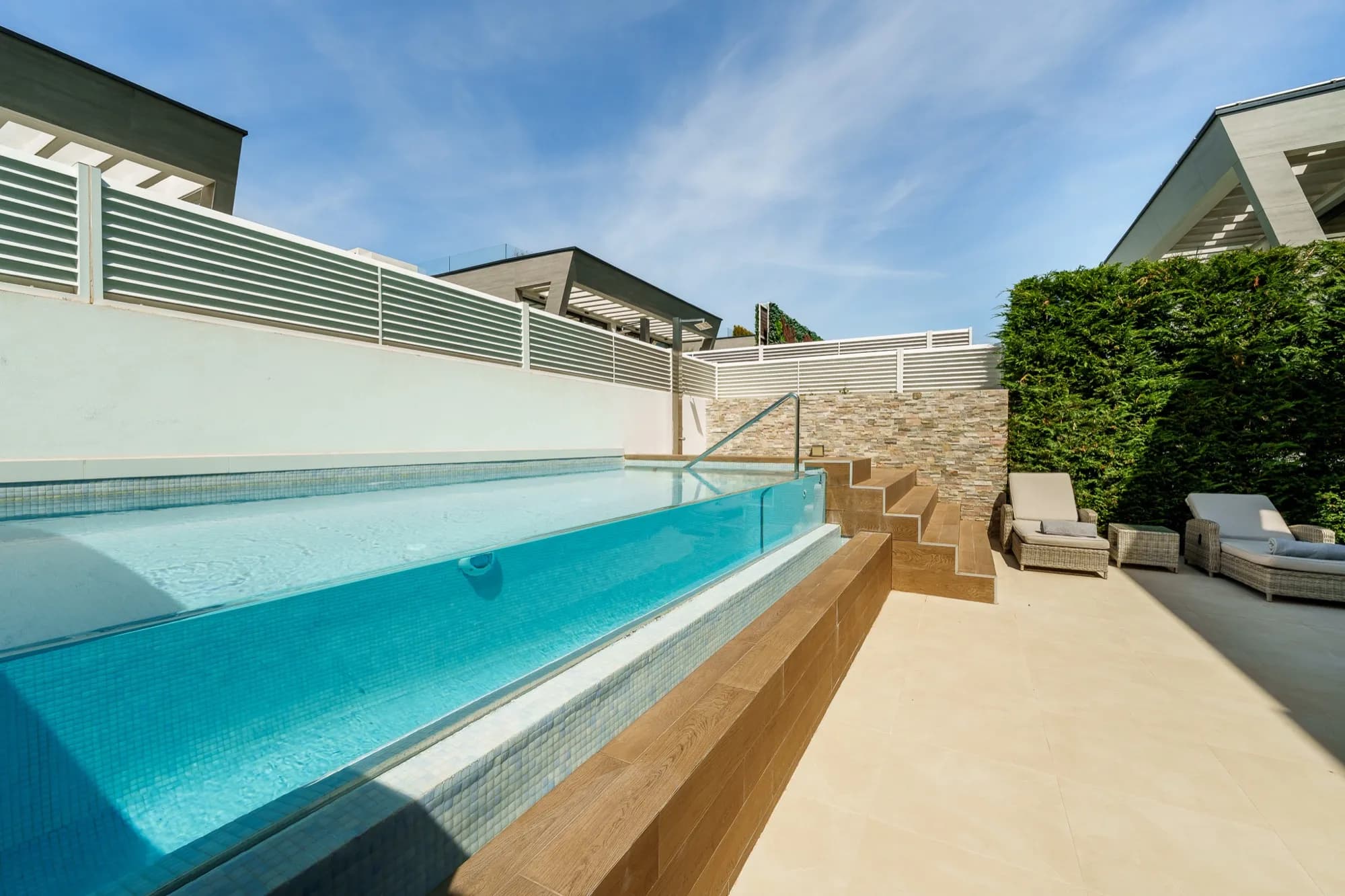 Azure 7 Poolbereich bei Tag