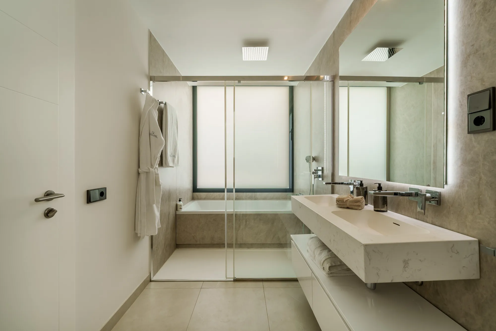 Azure 7 Gartenanlage