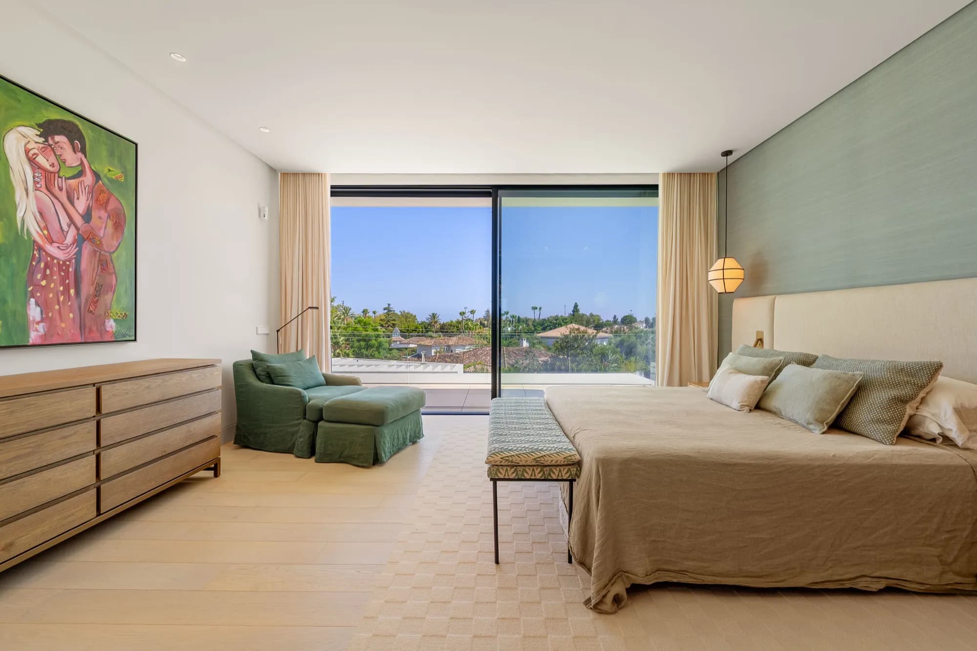 Guadalmina 720 Küche Marmor-Kochinsel Gartenblick