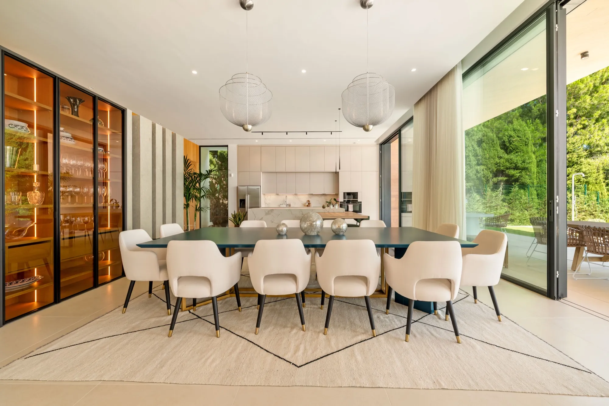 Guadalmina 720 Eingangsbereich Eichenholztreppe