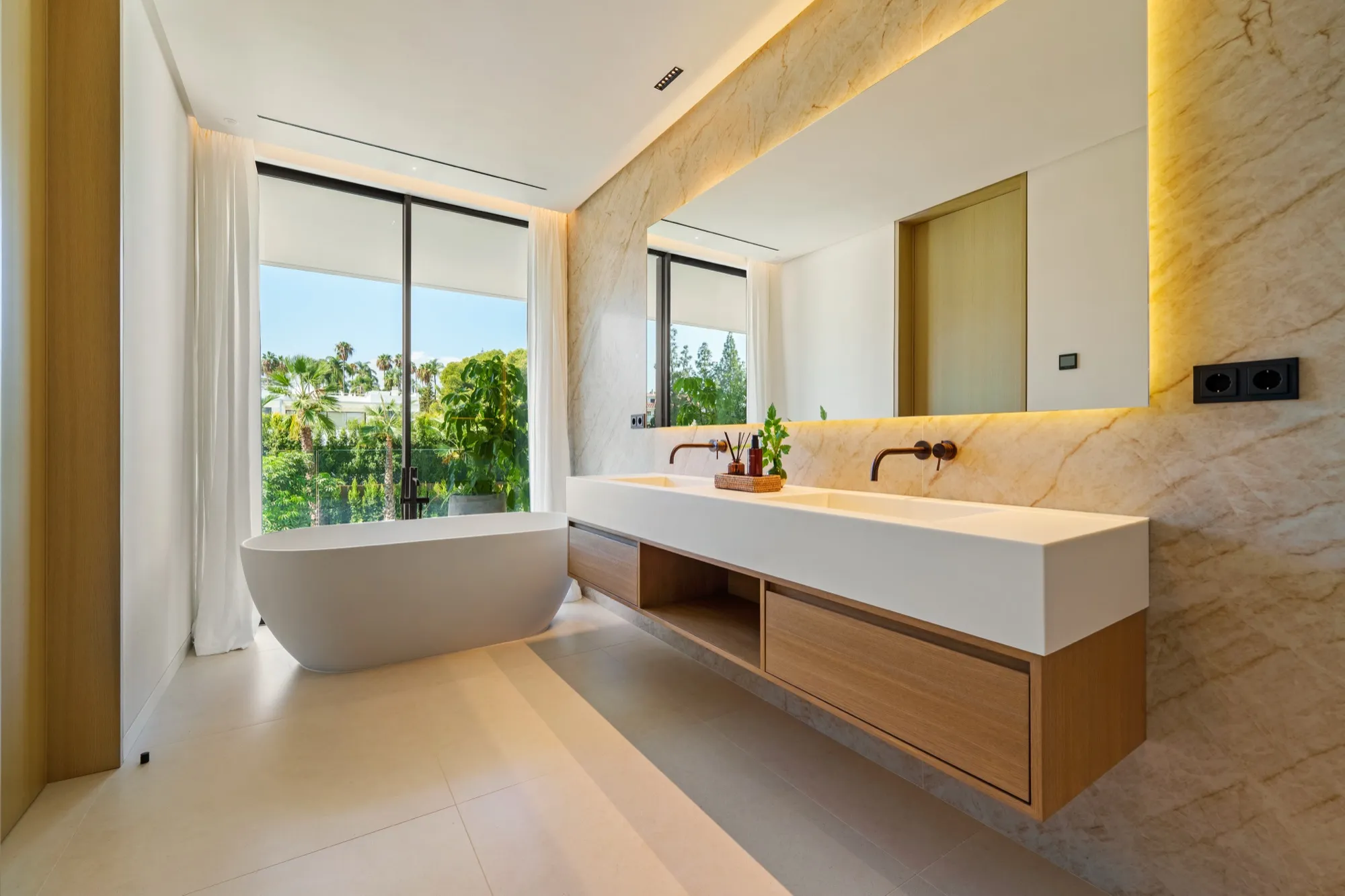 Casa Cazorla Master-Bad freistehende Wanne